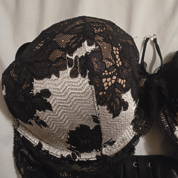 Victoria's Secret Black and Cream Lace Bra - Picture 4 of 6